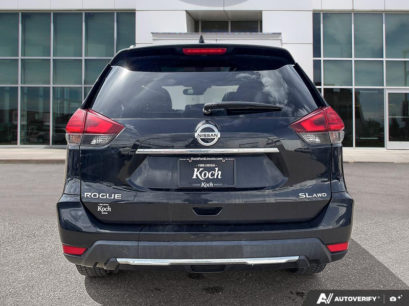 USED 2017 Nissan Rogue SL Platinum - Black Exterior - $18,946 - Stock #E50046B - VIN 5N1AT2MV1HC870147 - Photo 5