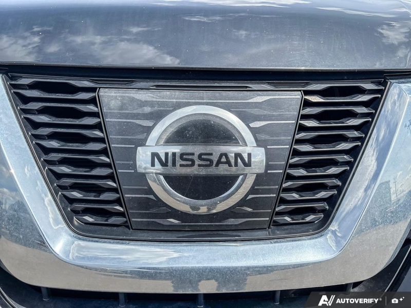 USED 2017 Nissan Rogue SL Platinum - Black Exterior - $18,946 - Stock #E50046B - VIN 5N1AT2MV1HC870147 - Photo 9