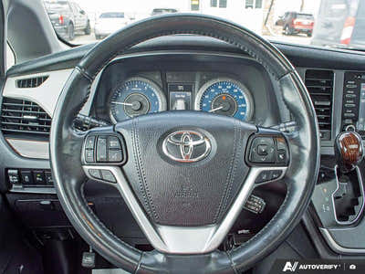 2020 Toyota Sienna XLE 7-Passenger AWD 1