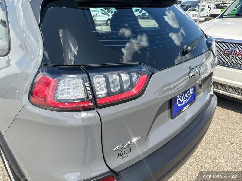 USED 2022 Jeep Cherokee Sport - Gray Exterior - $28,796 - Stock #E50109B - VIN 1C4PJMAB7ND538892 - Photo 11