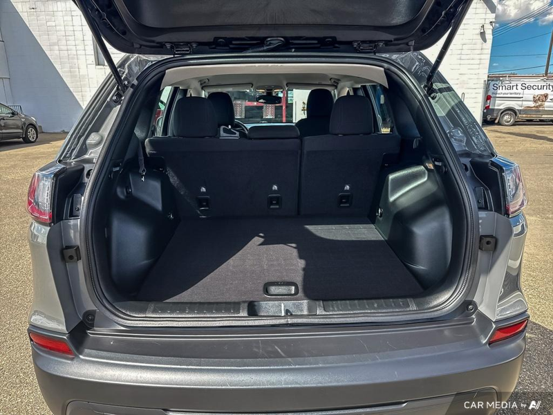 USED 2022 Jeep Cherokee Sport - Gray Exterior - $28,796 - Stock #E50109B - VIN 1C4PJMAB7ND538892 - Photo 12