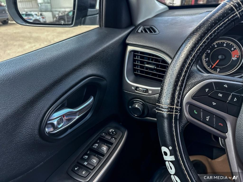 USED 2022 Jeep Cherokee Sport - Gray Exterior - $28,796 - Stock #E50109B - VIN 1C4PJMAB7ND538892 - Photo 17
