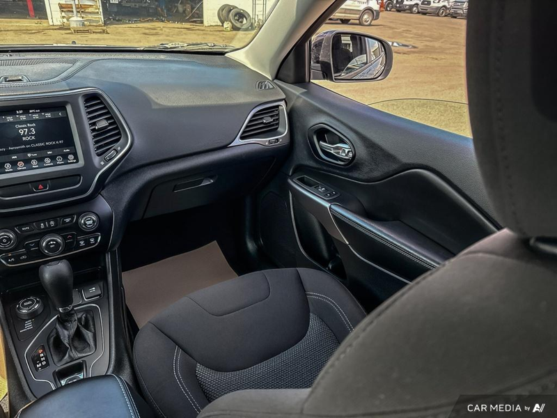 USED 2022 Jeep Cherokee Sport - Gray Exterior - $28,796 - Stock #E50109B - VIN 1C4PJMAB7ND538892 - Photo 25