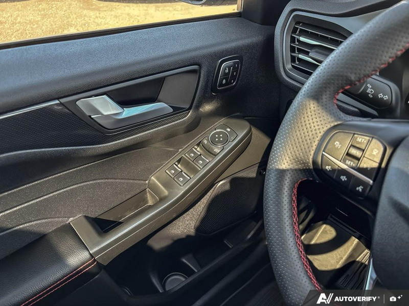 USED 2024 Ford Escape ST-Line Elite - Vapor Blue Exterior - $39,997 - Stock #E41165A - VIN 1FMCU9PA2RUB00753 - Photo 17