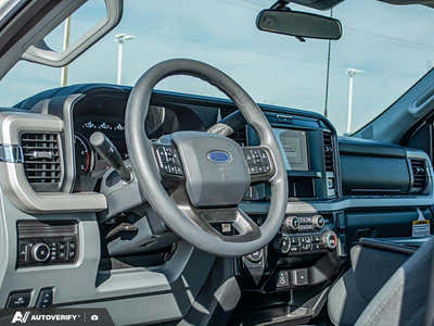 2025 Ford Super Duty F-600 DRW XLT