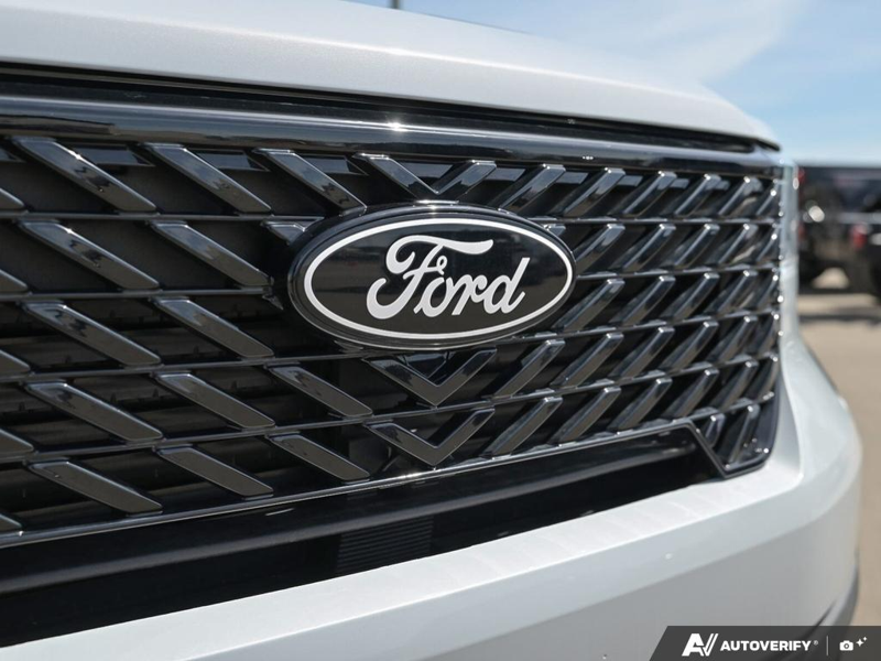 NEW 2025 Ford Maverick XLT Hybrid - Space White Metallic Exterior / BLACK ONYX Interior - $45,869 - Stock #E50120 - VIN 3FTTW8J30SRA17872 - Photo 9