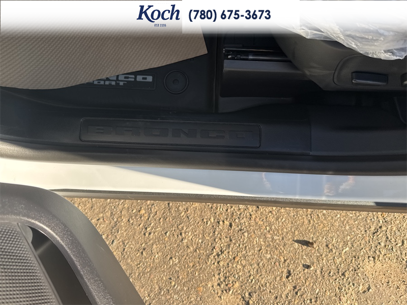 NEW 2026 Ford Bronco Sport Badlands - Oxford White Exterior / DARK SPACE GREY, LEATHER-TRIMMED FRONT SPORT CONTOUR BUCKET SEAT Interior - $50,430 - Stock #A26244 - VIN 3FMCR9DA7TRF11618 - Photo 34