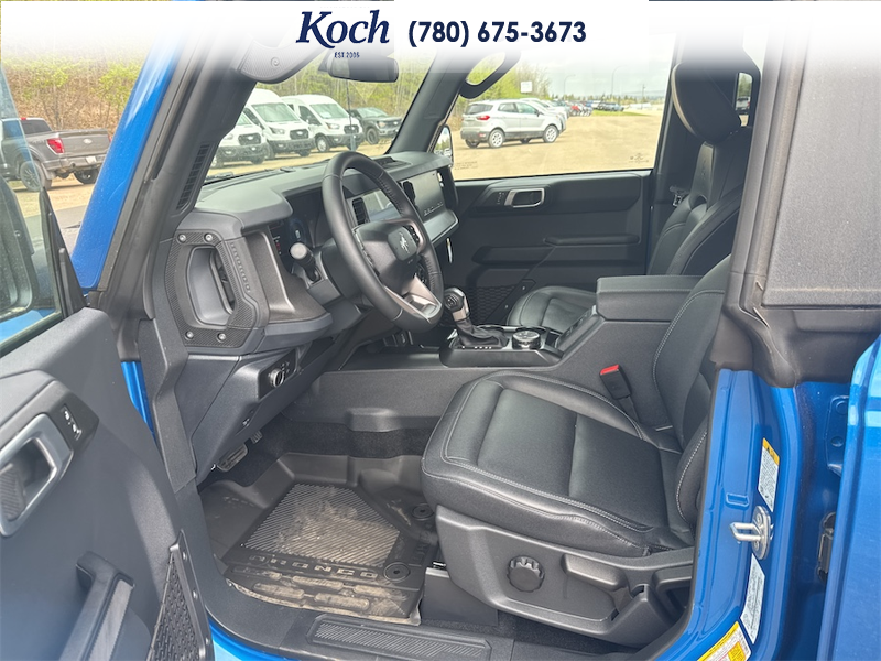 NEW 2026 Ford Bronco Big Bend - Velocity Blue Metallic Exterior / CARMELO PLATINUM LEATHER BUCKET Interior - $65,665 - Stock #A26120 - VIN 1FMDE7BH5TLA61924 - Photo 17