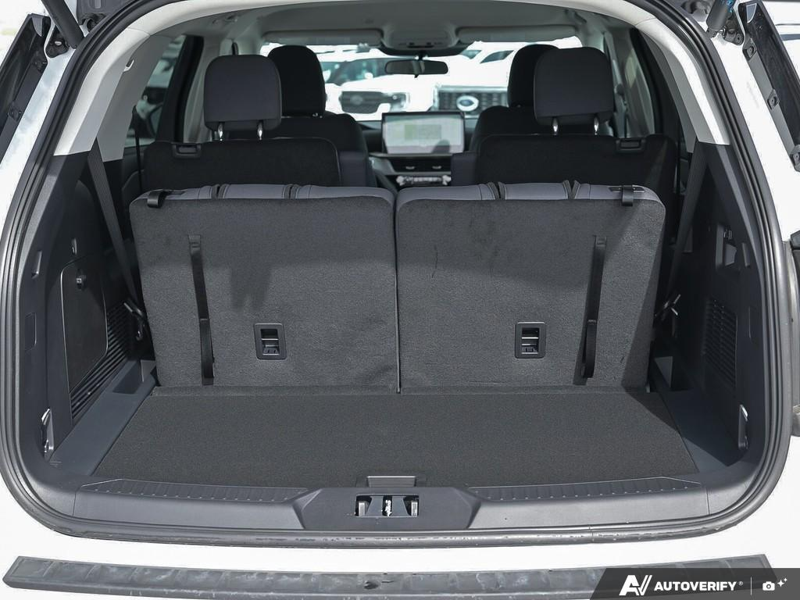 NEW 2026 Ford Explorer Active - Oxford White Exterior / DARK SPACE GRAY CLOTH Interior - $54,944 - Stock #E60175 - VIN 1FMUK8DH9TGA79265 - Photo 11