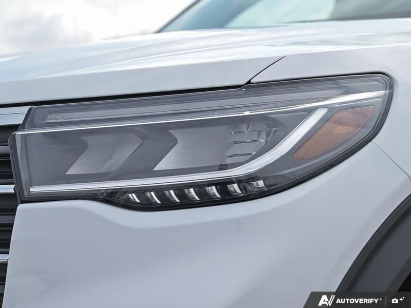 NEW 2026 Ford Explorer Active - Oxford White Exterior / DARK SPACE GRAY CLOTH Interior - $56,194 - Stock #E60175 - VIN 1FMUK8DH9TGA79265 - Photo 10