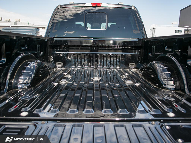 NEW 2026 Ford F-350 Super Duty Platinum - Agate Black Metallic Exterior / BLACK ONYX/PLATINUM BLUE, UNIQUE PLATINUM LEATHER 40/CONSOLE/40 Interior - $122,340 - Stock #D60703 - VIN 1FT8W3BM4TED65193 - Photo 11