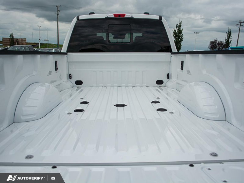 NEW 2026 Ford F-350 Super Duty Platinum - Star White Tri-Coat Exterior / BLACK ONYX/PLATINUM BLUE, UNIQUE PLATINUM LEATHER 40/CONSOLE/40 Interior - $121,217 - Stock #D60704 - VIN 1FT8W3DM0TEE32921 - Photo 11