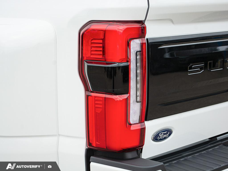 NEW 2026 Ford F-350 Super Duty Platinum - Star White Tri-Coat Exterior / BLACK ONYX/PLATINUM BLUE, UNIQUE PLATINUM LEATHER 40/CONSOLE/40 Interior - $121,217 - Stock #D60704 - VIN 1FT8W3DM0TEE32921 - Photo 12