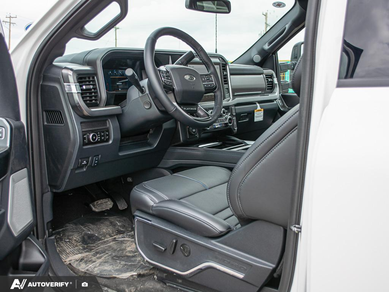 NEW 2026 Ford F-350 Super Duty Platinum - Star White Tri-Coat Exterior / BLACK ONYX/PLATINUM BLUE, UNIQUE PLATINUM LEATHER 40/CONSOLE/40 Interior - $121,217 - Stock #D60704 - VIN 1FT8W3DM0TEE32921 - Photo 13