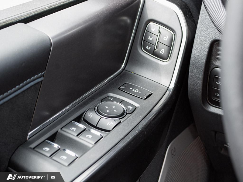 NEW 2026 Ford F-350 Super Duty Platinum - Agate Black Metallic Exterior / BLACK ONYX/PLATINUM BLUE, UNIQUE PLATINUM LEATHER 40/CONSOLE/40 Interior - $121,938 - Stock #D60753 - VIN 1FT8W3BMXTEE03297 - Photo 17