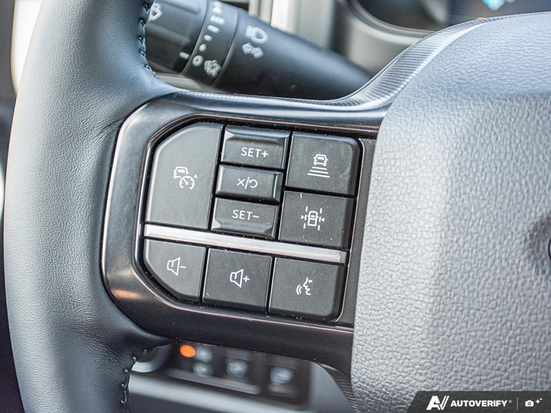 NEW 2026 Ford F-350 Super Duty Platinum Tremor - Argon Blue Metallic Exterior / BLACK ONYX/BLUE LEATHER Interior - $127,453 - Stock #E60534 - VIN 1FT8W3BMXTEE28331 - Photo 18
