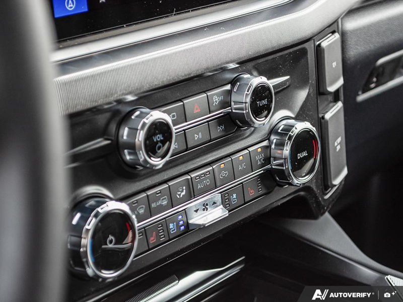 NEW 2026 Ford F-350 Super Duty Platinum Tremor - Avalanche Exterior / BLACK ONYX/BLUE LEATHER Interior - $127,453 - Stock #E60547 - VIN 1FT8W3BMXTEE28748 - Photo 20