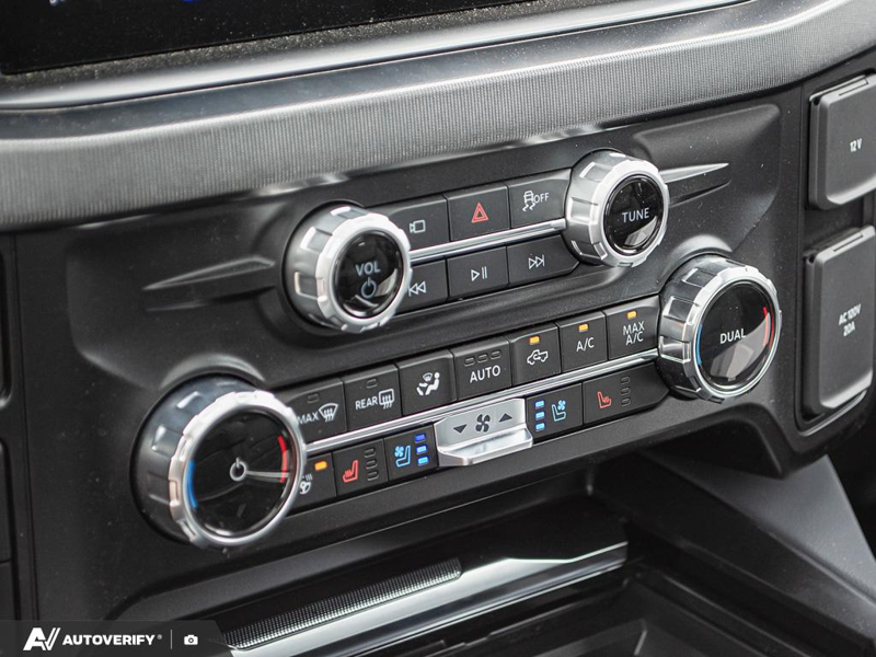 NEW 2026 Ford F-350 Super Duty Platinum - Star White Tri-Coat Exterior / BLACK ONYX/PLATINUM BLUE, UNIQUE PLATINUM LEATHER 40/CONSOLE/40 Interior - $121,217 - Stock #D60704 - VIN 1FT8W3DM0TEE32921 - Photo 20
