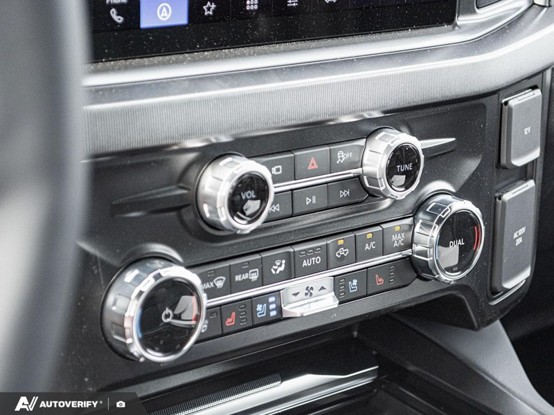 NEW 2026 Ford F-350 Super Duty Platinum - Agate Black Metallic Exterior / BLACK ONYX/PLATINUM BLUE, UNIQUE PLATINUM LEATHER 40/CONSOLE/40 Interior - $121,938 - Stock #D60753 - VIN 1FT8W3BMXTEE03297 - Photo 21