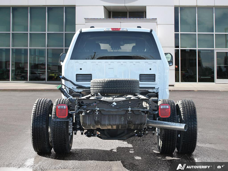 NEW 2026 Ford F-350 Super Duty XLT - Oxford White Exterior / MEDIUM DARK SLATE CLOTH Interior - $92,914 - Stock #E60337 - VIN 1FD8W3HT1TED93575 - Photo 5