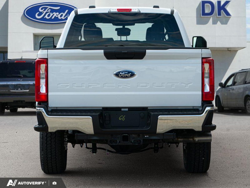 NEW 2026 Ford F-350 Super Duty XLT - Oxford White Exterior / MEDIUM DARK SLATE CLOTH Interior - $91,707 - Stock #D60648 - VIN 1FT8W3DT9TEF02228 - Photo 5