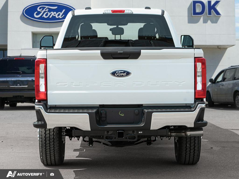 NEW 2026 Ford F-350 Super Duty XLT - Oxford White Exterior / MEDIUM DARK SLATE, CLOTH 40/CONSOLE/40 FRONT SEATS Interior - $87,264 - Stock #D60653 - VIN 1FT8W3BT4TEF02317 - Photo 5