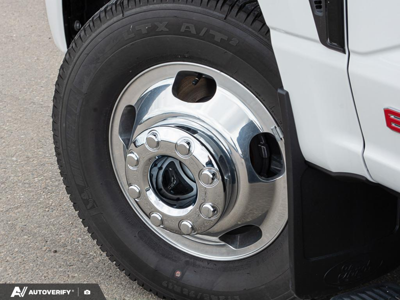 NEW 2026 Ford F-350 Super Duty Platinum - Star White Tri-Coat Exterior / BLACK ONYX/PLATINUM BLUE, UNIQUE PLATINUM LEATHER 40/CONSOLE/40 Interior - $121,217 - Stock #D60704 - VIN 1FT8W3DM0TEE32921 - Photo 6