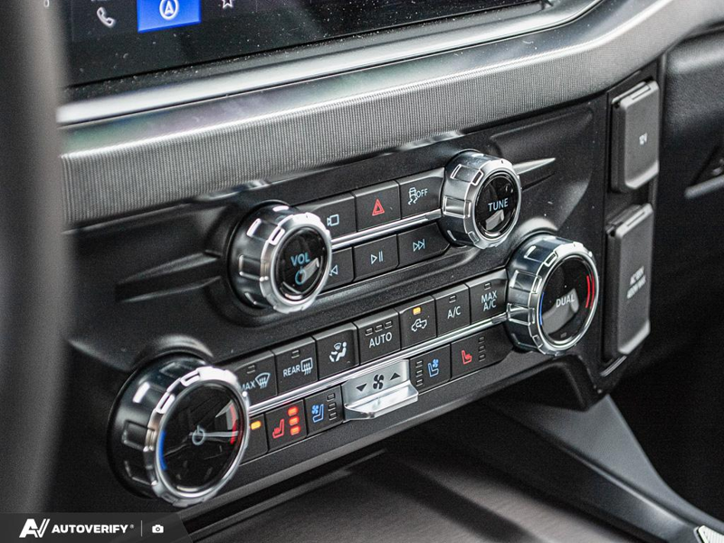 NEW 2026 Ford F-450 Super Duty Platinum - Agate Black Metallic Exterior / BLACK ONYX/PLATINUM BLUE, UNIQUE PLATINUM LEATHER 40/CONSOLE/40 Interior - $126,719 - Stock #D60840 - VIN 1FT8W4DT0TEE97846 - Photo 20