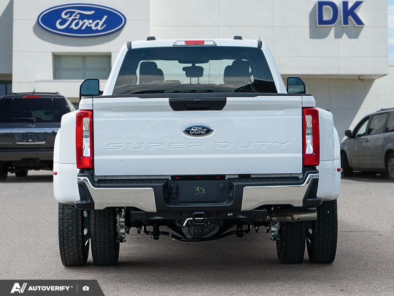 NEW 2026 Ford F-450 Super Duty XLT - Oxford White Exterior / MEDIUM DARK SLATE CLOTH Interior - $104,464 - Stock #D60620 - VIN 1FT8W4DT4TEF05737 - Photo 5