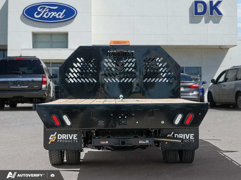 NEW 2026 Ford Super Duty F-550 DRW XLT - Oxford White Exterior / MEDIUM DARK SLATE, CLOTH 40/20/40 FRONT BENCH SEAT Interior - $113,999 - Stock #D60564 - VIN 1FD0W5HT2TEE30724 - Photo 5