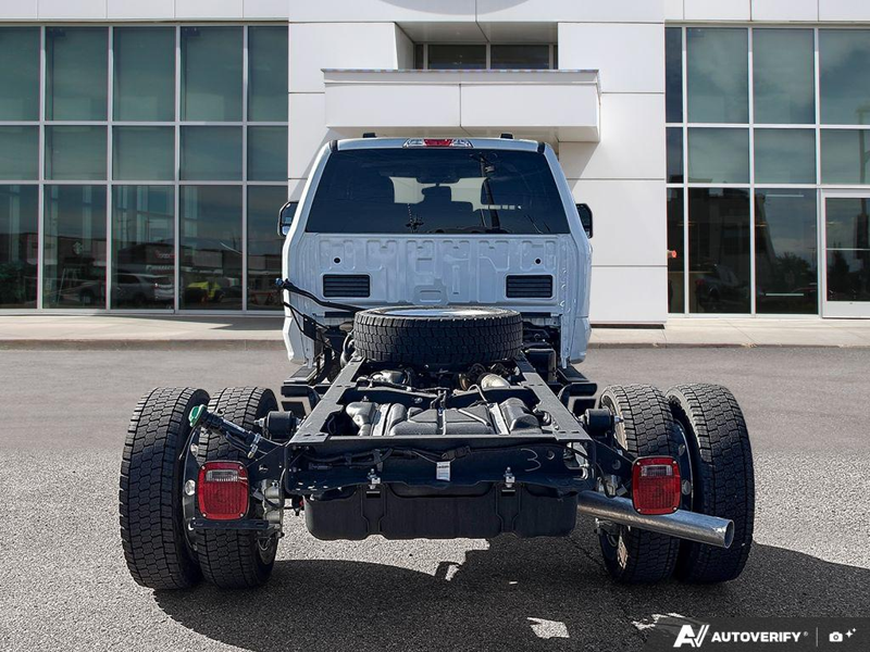USED 2026 Ford Super Duty F-550 DRW XLT - Oxford White Exterior / MEDIUM DARK SLATE CLOTH Interior - $95,997 - Stock #EP4753 - VIN 1FD0W5HT6TEC08851 - Photo 5